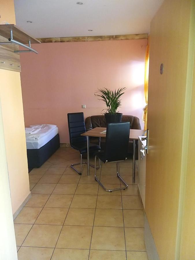 Pension Schlosswache-Zerbst Esterno foto