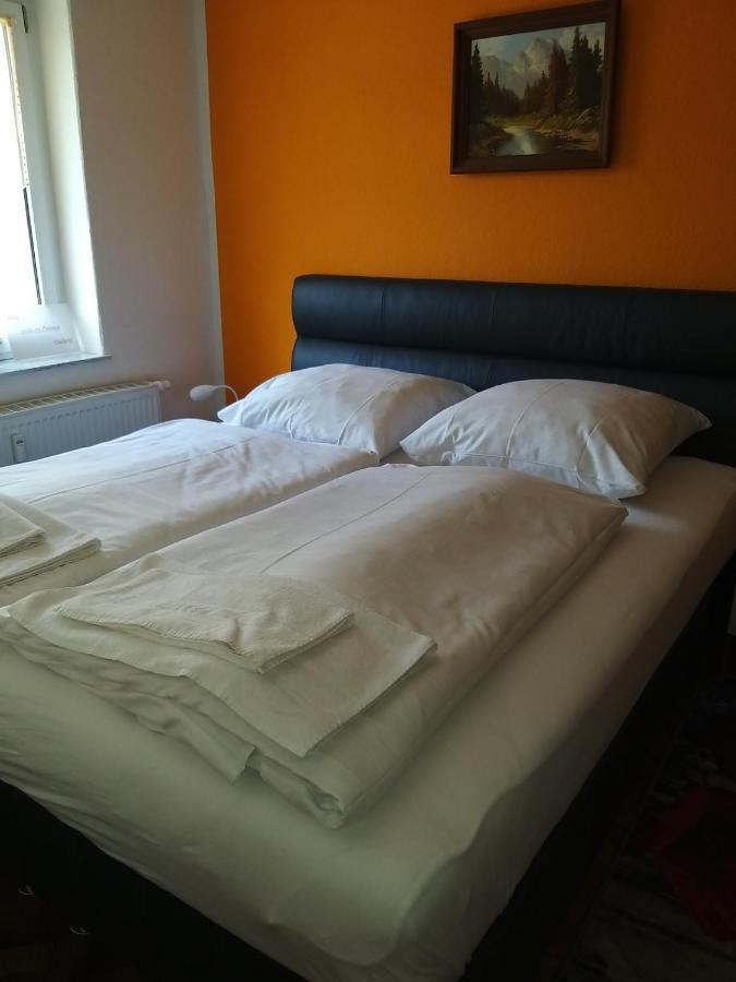 Pension Schlosswache-Zerbst Esterno foto